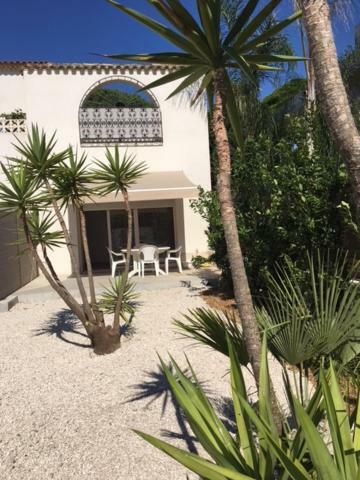 Appartements Les Pesquiers Hyeres Plage Exterior photo