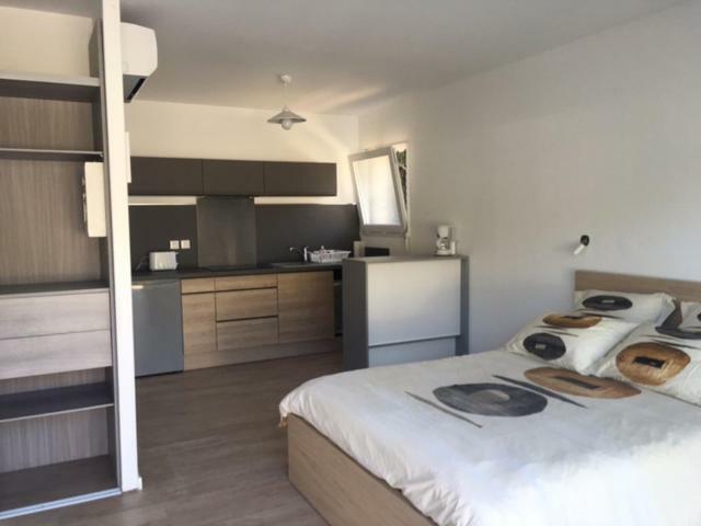 Appartements Les Pesquiers Hyeres Plage Exterior photo